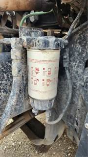 Caterpillar C15 Fuel / Water Separator for a 2001 Kenworth W900