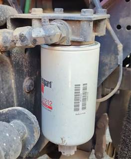 Caterpillar C15 Fuel / Water Separator for a 2006 Kenworth T800