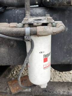 Cummins ISC Fuel / Water Separator for a 2007 Peterbilt 330