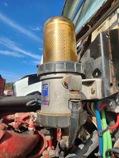 Cummins ISX Fuel / Water Separator for a 2004 International 9400I