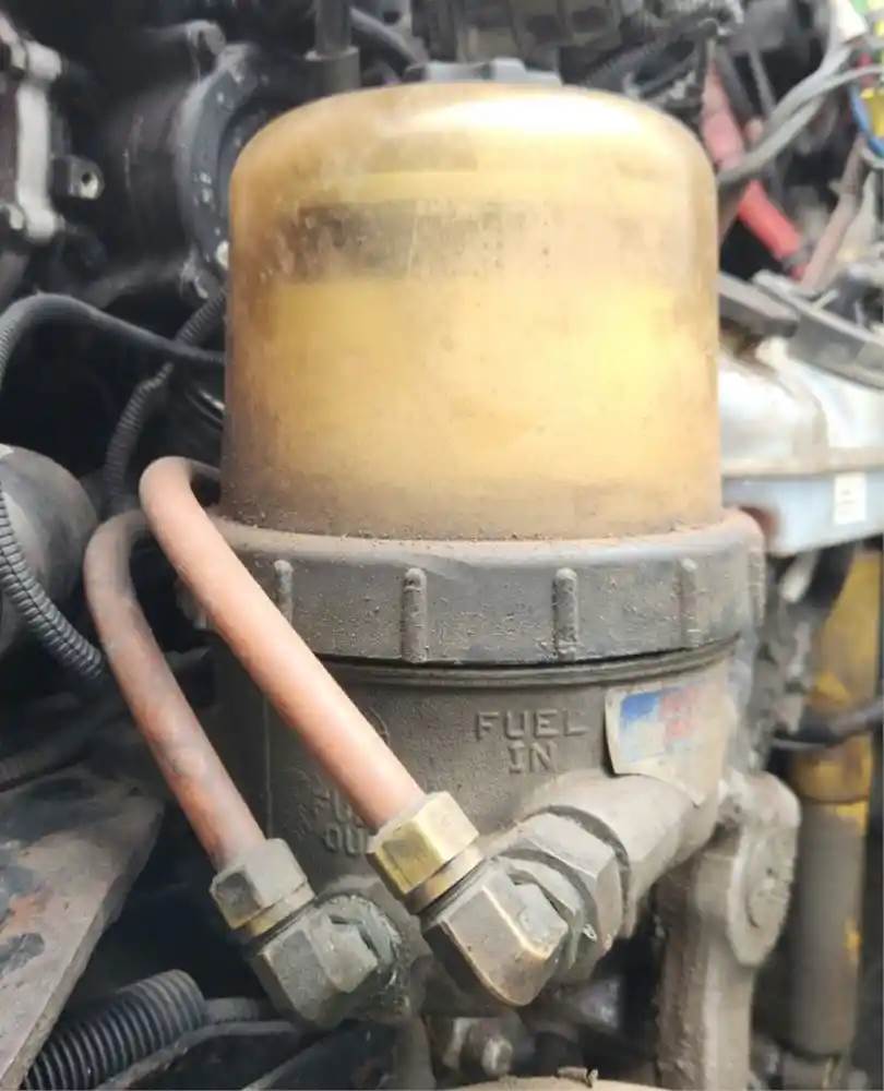 Detroit DD13 Fuel / Water Separator for a 2013 Freightliner Cascadia