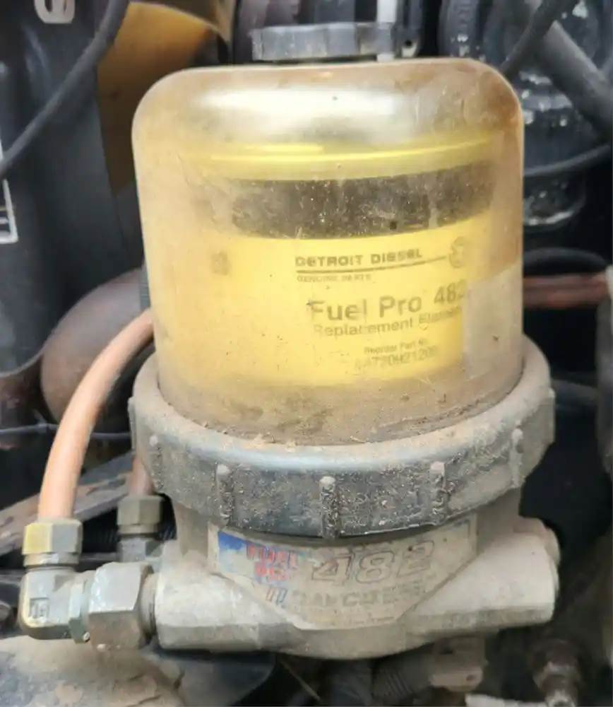 Detroit DD13 Fuel / Water Separator for a 2013 Freightliner Cascadia
