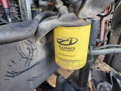 Mercedes-Benz MBE 4000 Fuel / Water Separator for a 2006 Freightliner Columbia 112