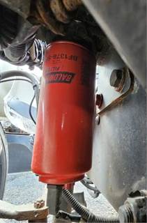 Paccar PX-7 Fuel / Water Separator for a 2014 Peterbilt 337