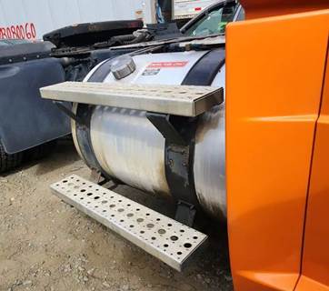Freightliner Cascadia 113 Right Fuel Tank