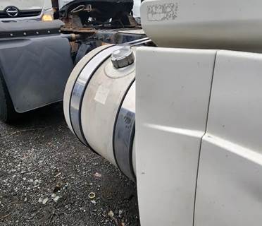 Freightliner Cascadia 113 Right Fuel Tank
