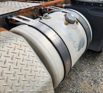 Freightliner Cascadia 116 Left Fuel Tank for a 2019 Freightliner Cascadia 116 Day Cab