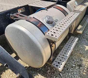Freightliner Cascadia 116 Right Fuel Tank for a 2019 Freightliner Cascadia 116 Day Cab