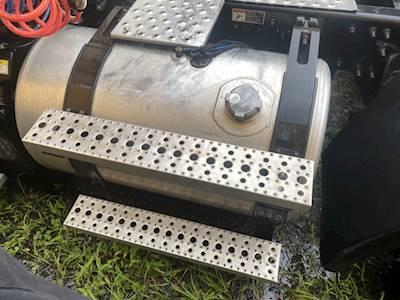 Freightliner Cascadia 125 Left Fuel Tank