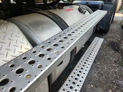 Freightliner Cascadia 125 Left Fuel Tank
