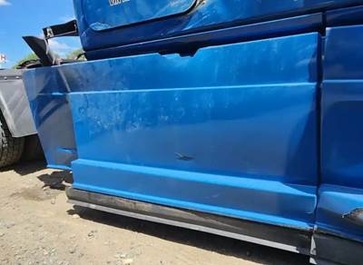 Freightliner Cascadia 126 Right Fuel Tank