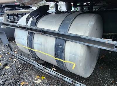 Freightliner Cascadia 126 Right Fuel Tank