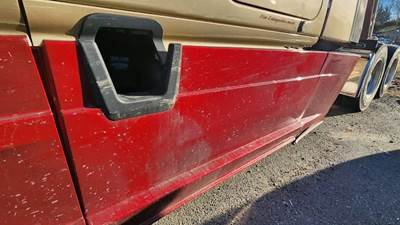 Freightliner Cascadia 126 Left Fuel Tank