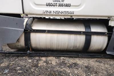Freightliner Cascadia 126 Right Fuel Tank