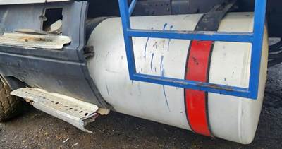 Freightliner Century Class 112 Left Fuel Tank for a 2000 Freightliner CENTURY CLASS 12