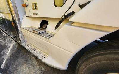 Freightliner Columbia 120 Right Fuel Tank