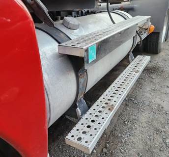 Freightliner Columbia 120 Left Fuel Tank