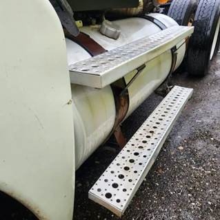 Freightliner Columbia 120 Left Fuel Tank