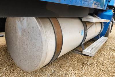 Freightliner Columbia 120 Right Fuel Tank for a 2018 Freightliner Columbia 120 Glider