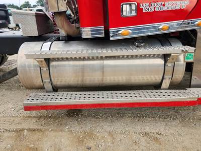 Freightliner Coronado 132 Right Fuel Tank for a 2020 Freightliner Coronado 132 Glider