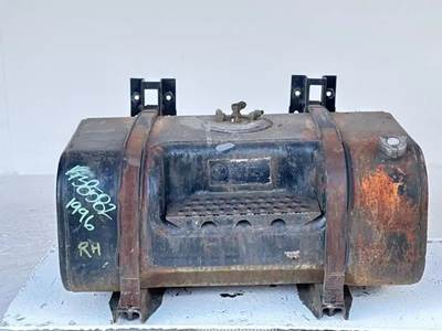 International 4700 LP Right Fuel Tank for a 1996 International 4700 LOW PROFILE