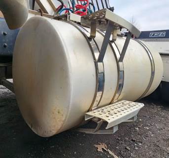 International 9900i Left Fuel Tank