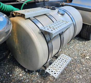 International 9900i Left Fuel Tank