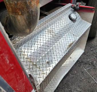 Kenworth T800 Right Fuel Tank