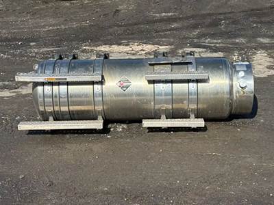 Mack CXU633T Right Fuel Tank