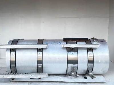 Mack Pinnacle CHU613 Left Fuel Tank for a 2017 Mack CHU613