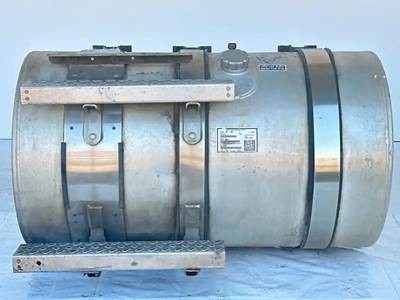 Mack Pinnacle CXU612 Left Fuel Tank for a 2013 Mack CXU612