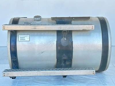 Mack Pinnacle CXU612 Left Fuel Tank for a 2008 Mack CXU612