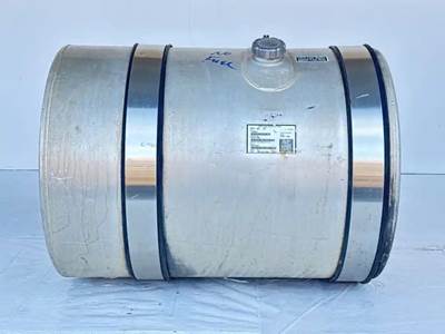 Mack Pinnacle CXU612 Right Fuel Tank for a 2013 Mack CXU612