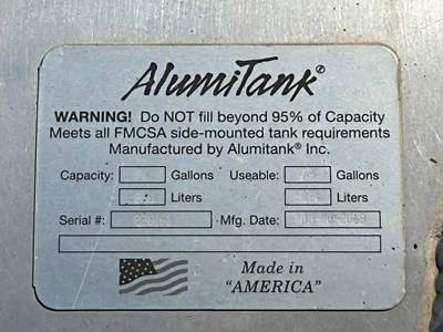 Mack Pinnacle CXU612 Right Fuel Tank for a 2013 Mack CXU612