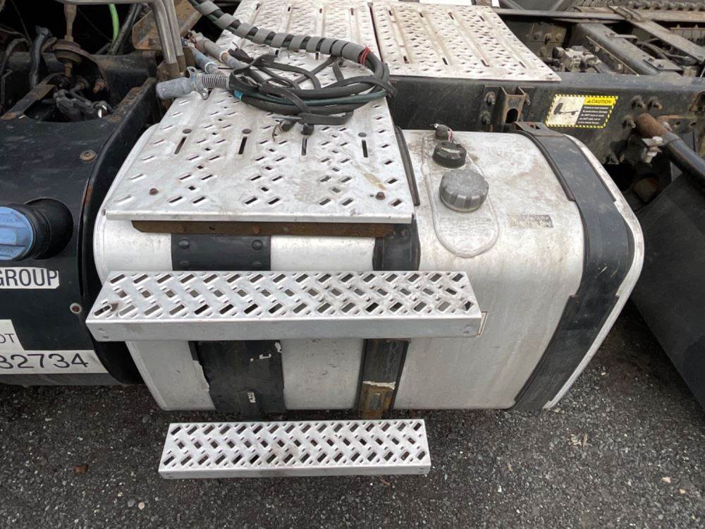 Mack Pinnacle CXU613 Left Fuel Tank for a 2012 Mack CXU613 For Sale