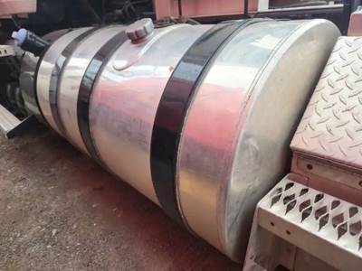 Mack Pinnacle CXU613 Left Fuel Tank for a 2014 Mack CXU613