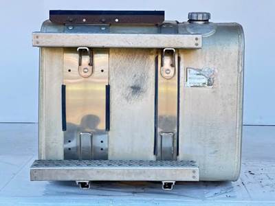 Mack Pinnacle CXU613 Left Fuel Tank for a 2013 Mack CXU613