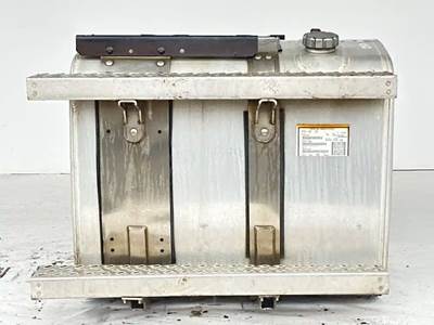 Mack Pinnacle CXU613 Left Fuel Tank for a 2013 Mack CXU613