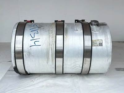 Mack Pinnacle CXU613 Right Fuel Tank for a 2013 Mack CXU613