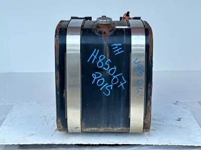 Mack Pinnacle CXU613 Right Fuel Tank for a 2015 Mack CXU613