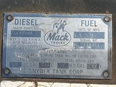 Mack RD688S Right Fuel Tank