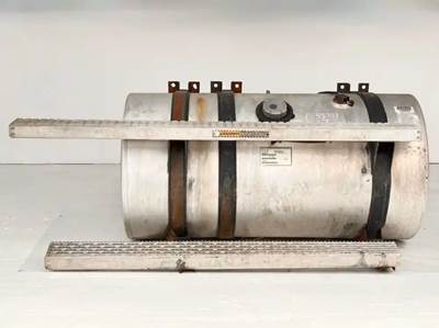 Mack Vision CX612 Left Fuel Tank for a 2004 Mack CX612 Vision