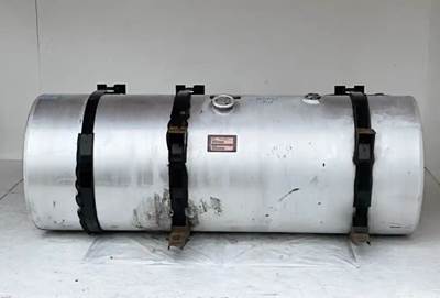 Mack Vision CX613 Right Fuel Tank for a 2001 Mack CX613 Vision