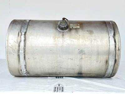 Mack Vision CXN612 Right Fuel Tank for a 2007 Mack CXN612