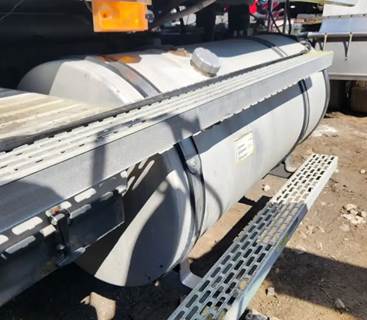 Mack Vision CXN613 Left Fuel Tank for a 2006 Mack CXN613