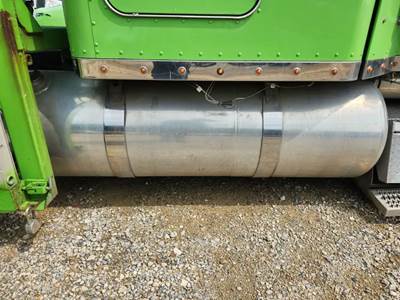 Peterbilt 389 Right Fuel Tank