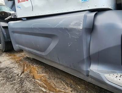 Peterbilt 579 Right Fuel Tank