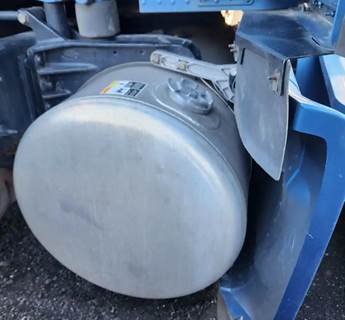 Peterbilt 579 Right Fuel Tank