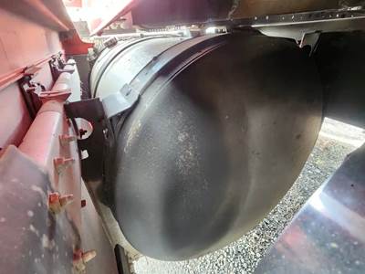 Volvo VNL Right Fuel Tank