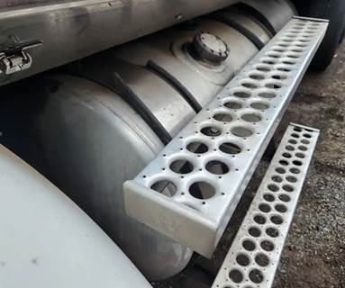 Western Star 4900SA Left Fuel Tank for a 2007 Western Star 4900 SA